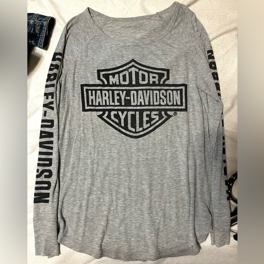 Harley-Davidson Gray Long Sleeve Shield Logo Tee with Black Sleeve Script